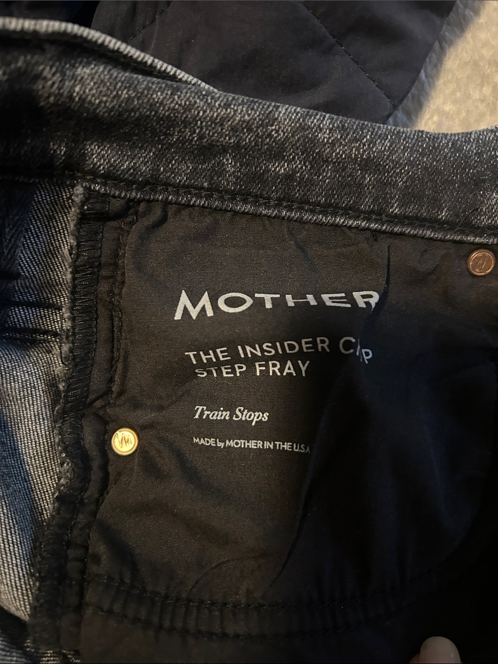 MOTHER Washed Black Cropped Raw-Hem Jeans - Picture 5 of 6